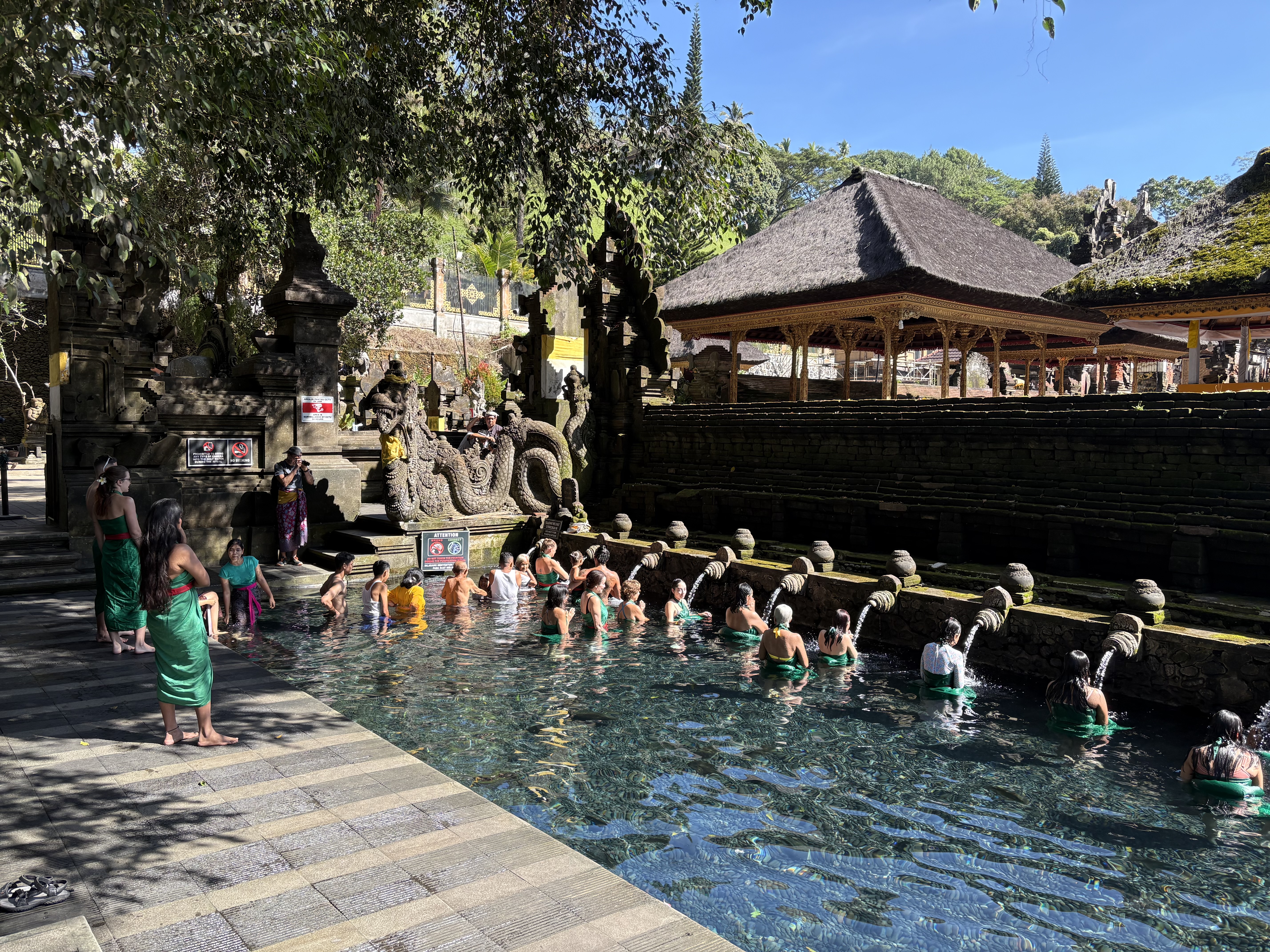 Melukat at Pura Tirta Empul